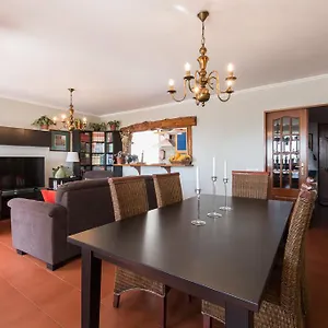 https://family-beach-apartment.hotels-lisbon-portugal.com